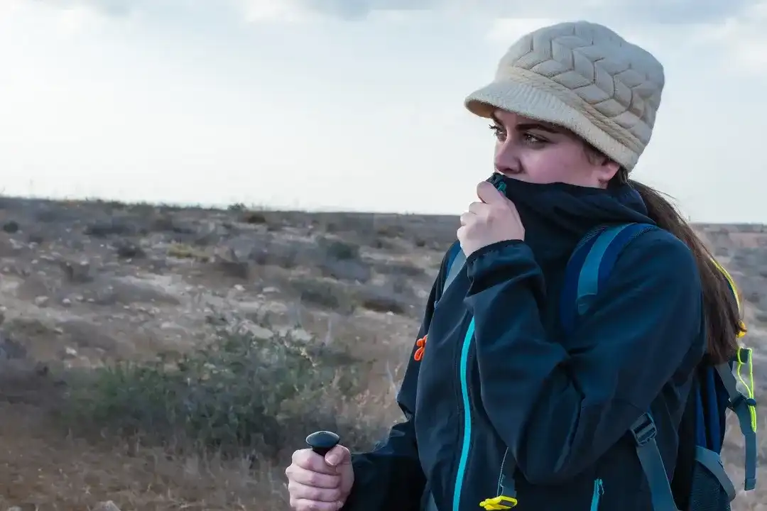 Kurtka hybrydowa: Co to jest i dlaczego jej potrzebujesz?