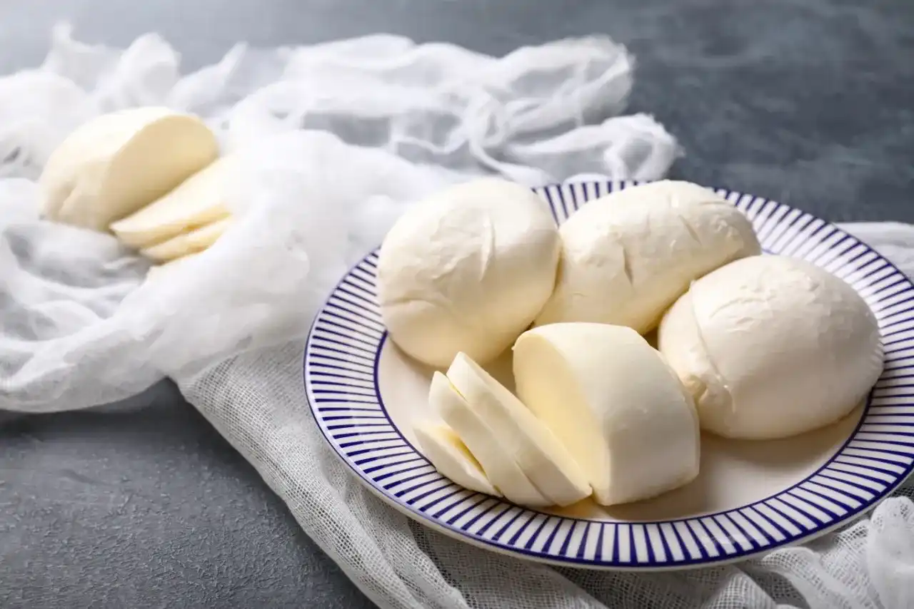 Mozzarella a cukier: czy możesz ją jeść? Sprawdź IG i skład