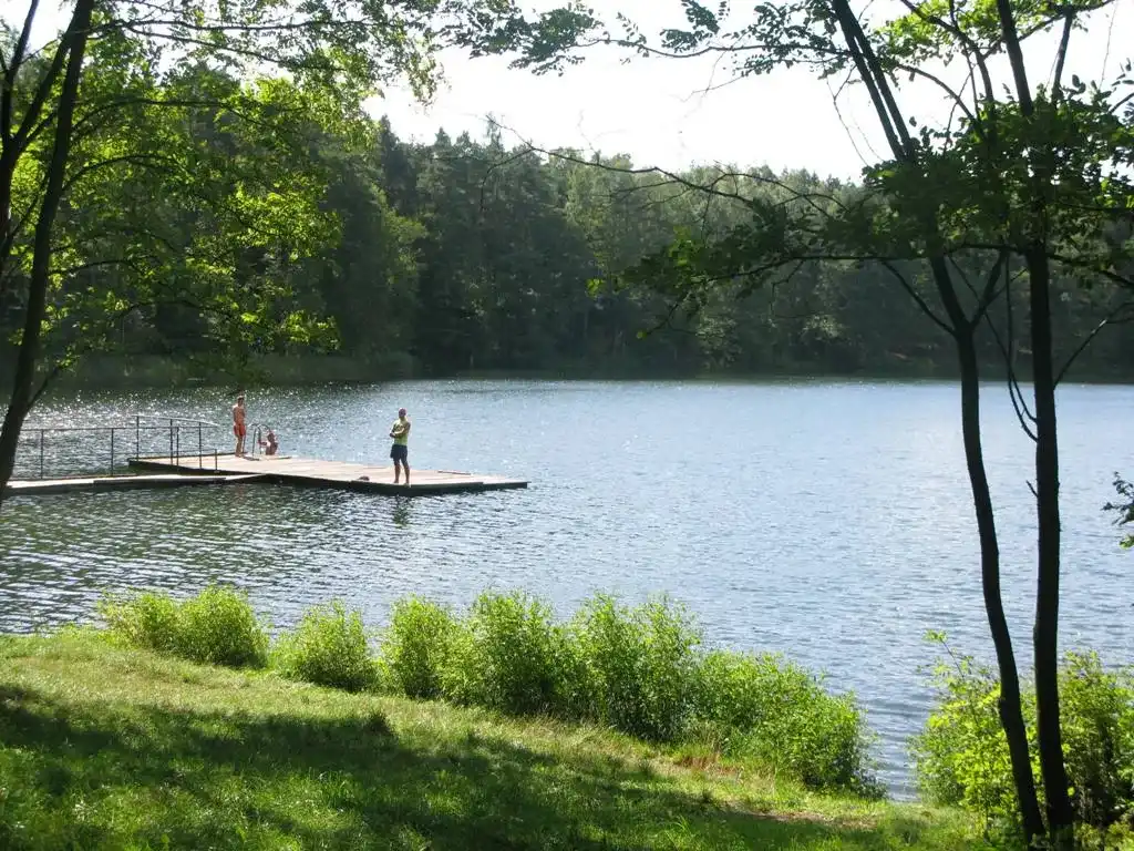 Jezioro Dębno: Co musisz wiedzieć przed wyjazdem?