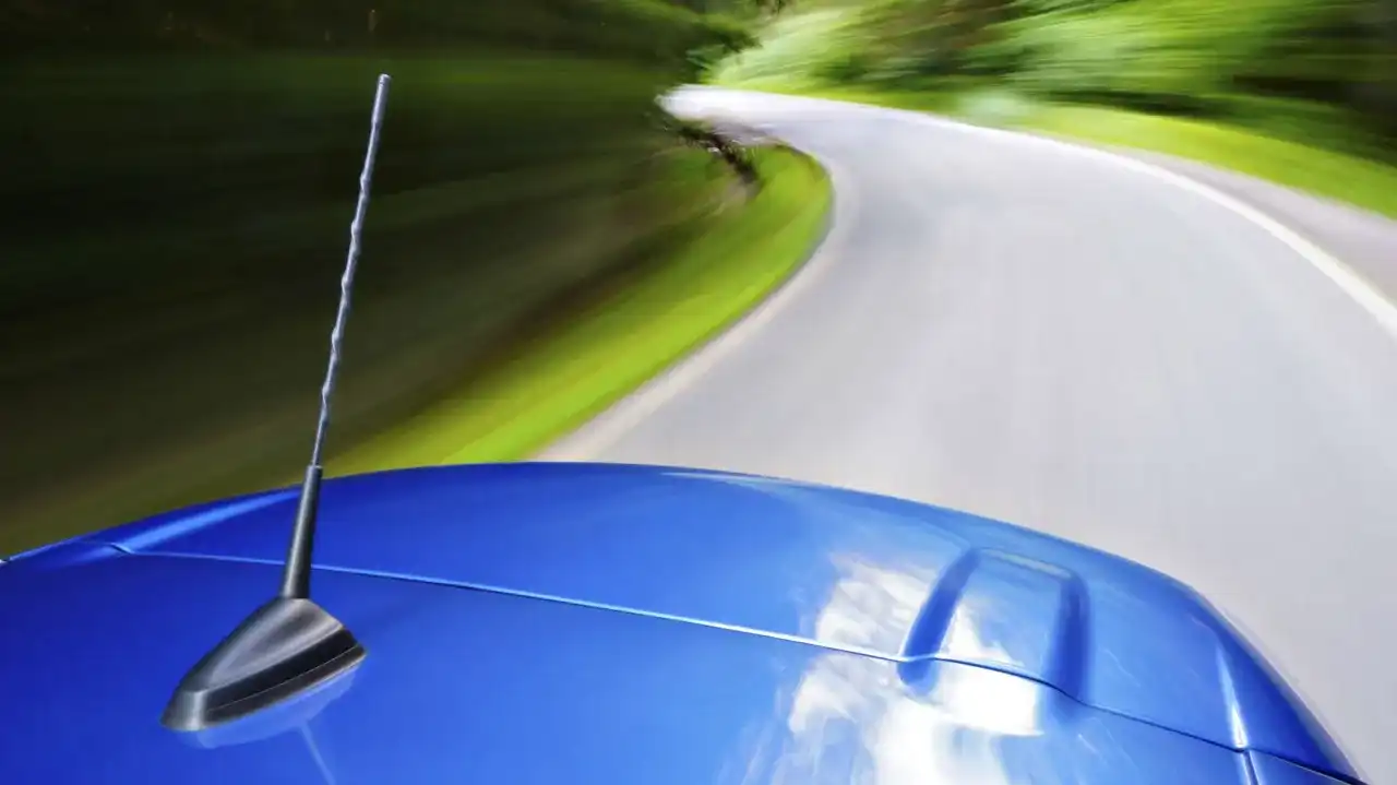 Jak sprawdzić antenę samochodową? Prosty poradnik krok po kroku