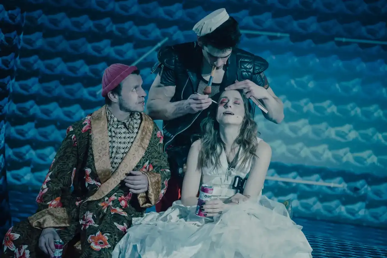 Ile trwa spektakl w teatrze - Ile czasu zarezerwować na wieczór?