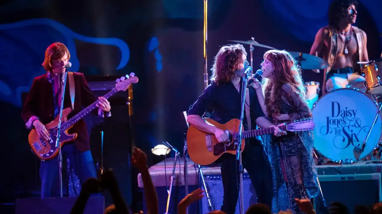 Daisy Jones & The Six: Przewodnik po serialu, muzyce i książce