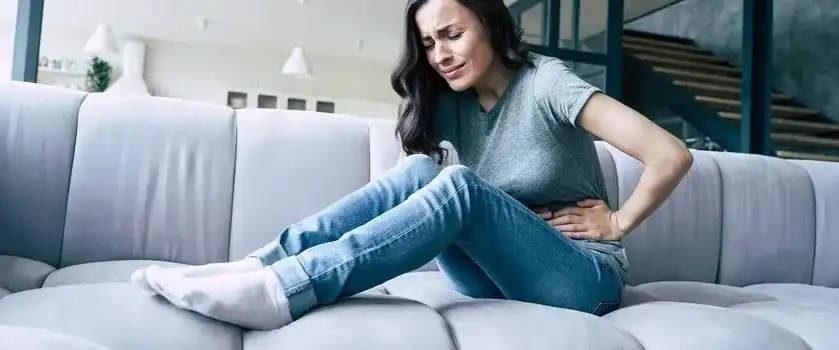 Ból brzucha w miesiączce: Szybka ulga, leki, domowe sposoby, kiedy do lekarza?