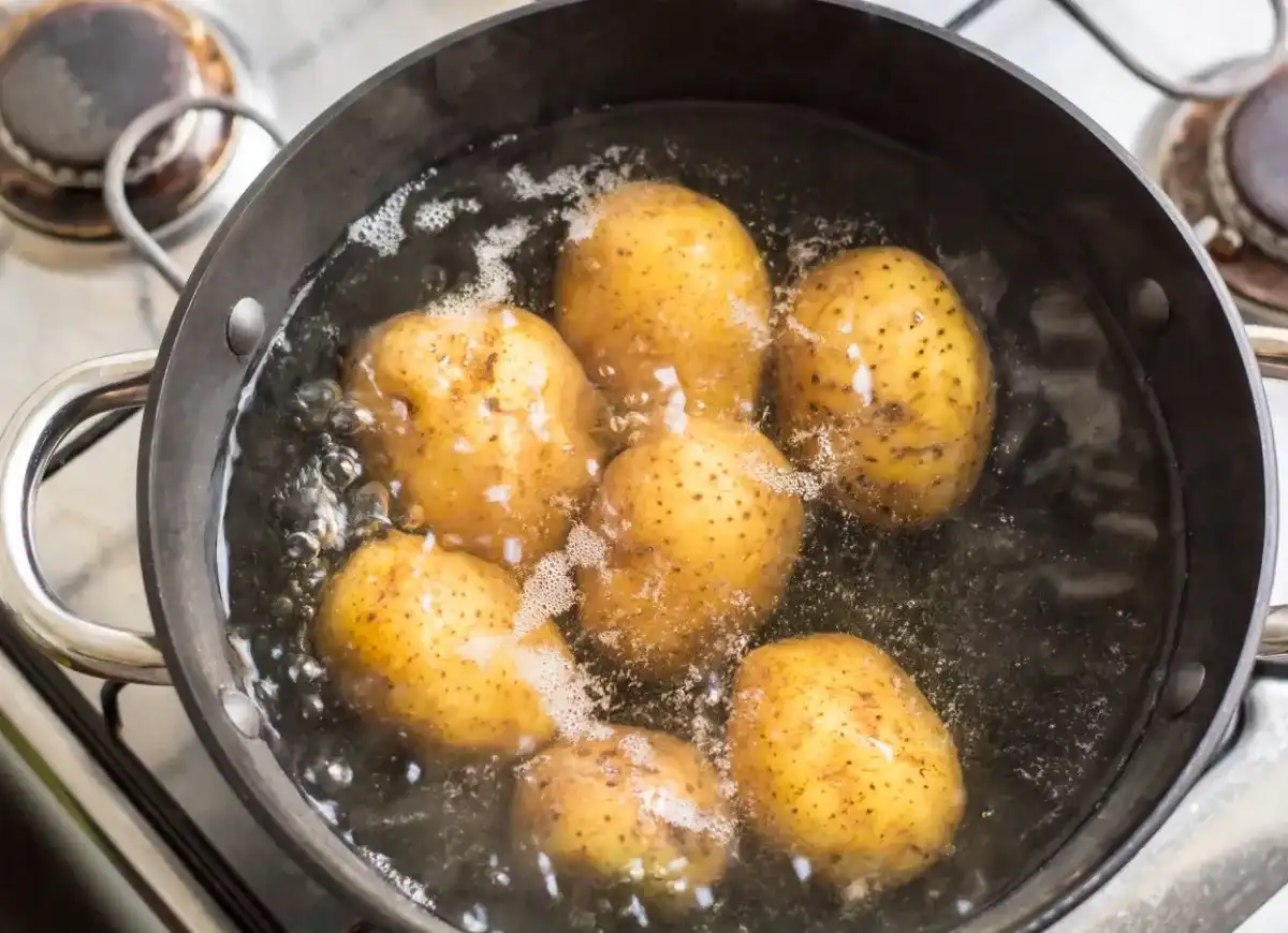 Ile gotować ziemniaki? Czas gotowania krok po kroku