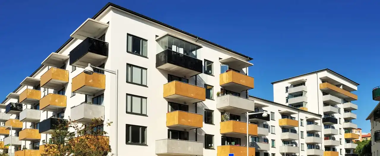 Czy można wstawić okno bez pozwolenia? Sprawdź ryzyko i konsekwencje