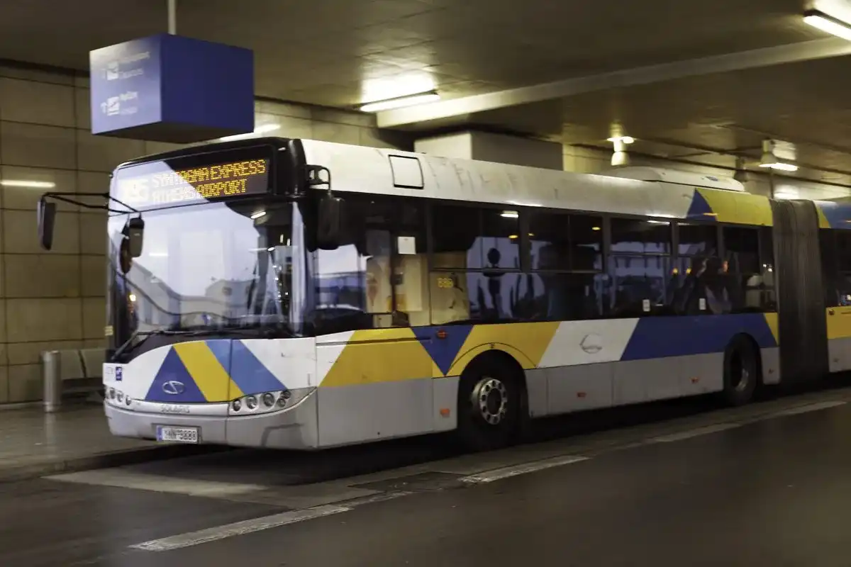 Lotnisko Ateny (ATH): Dojazd do centrum, metro, autobus, taxi