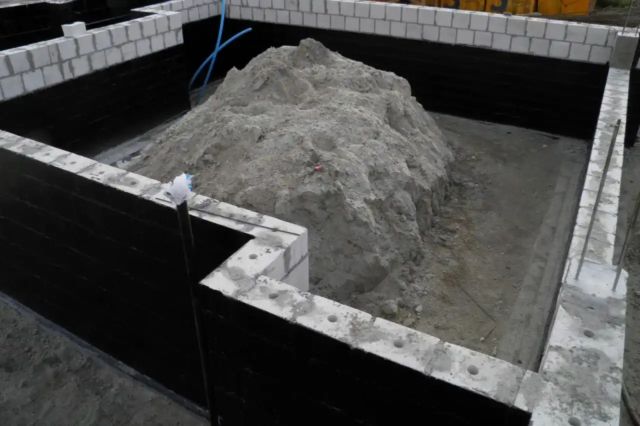 Czym obsypać fundamenty z zewnątrz - Wybierz mądrze