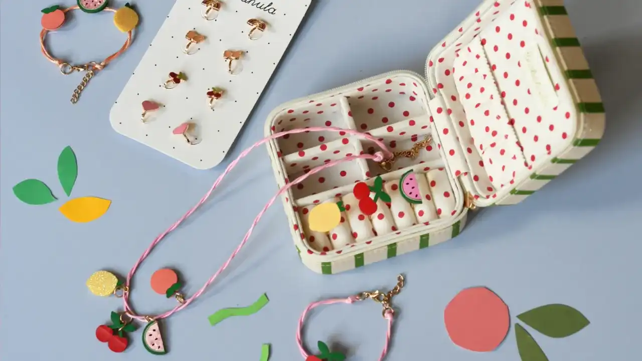 Praktyczny prezent dla dwulatki: 100% radości i rozwoju!