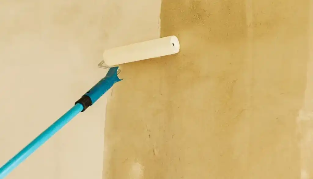 Jak nakładać grunt na ścianę, aby uniknąć najczęstszych błędów