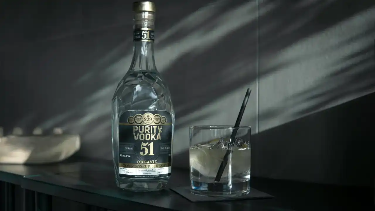 Wódka, okowita, bimber: kluczowe różnice prawne i produkcyjne