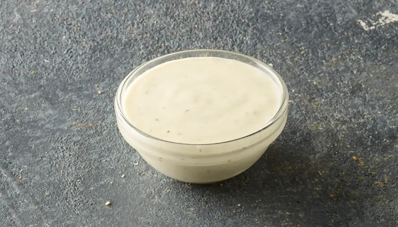 Jakie sosy do pizzy wybrać, by podkręcić smak ulubionej potrawy?