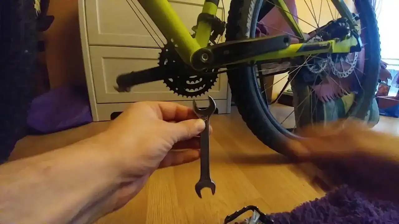 Jak odkręcić pedały w rowerze? Poradnik krok po kroku bez uszkodzeń.