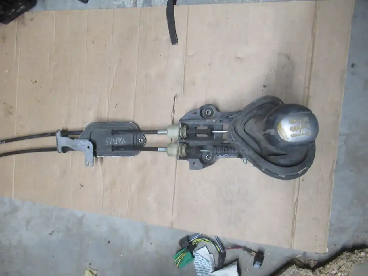 Gdzie jest schowany lewarek w Toyocie Yaris? Oto niespodzianka!