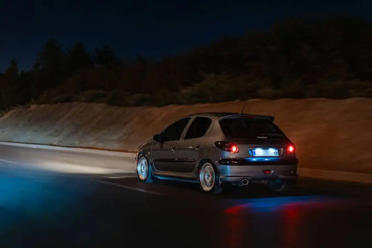 Bezpiecznik wentylatora chłodnicy Peugeot 206: Gdzie jest i jak wymienić?