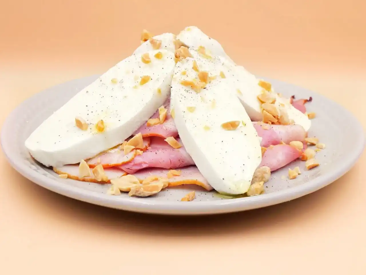 Mozzarella na keto: Czy jest dozwolona? Sprawdź makroskładniki i przepisy