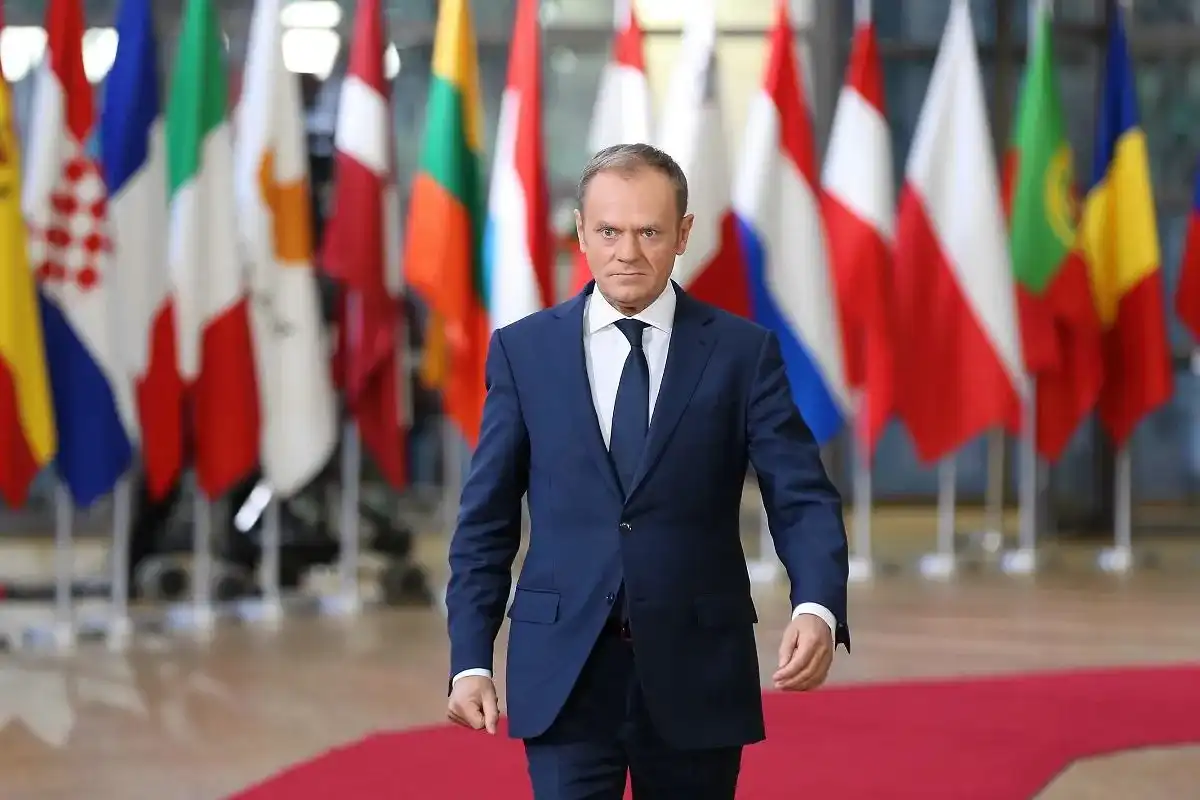 Polskość Donalda Tuska: fakty, mity i kaszubskie korzenie