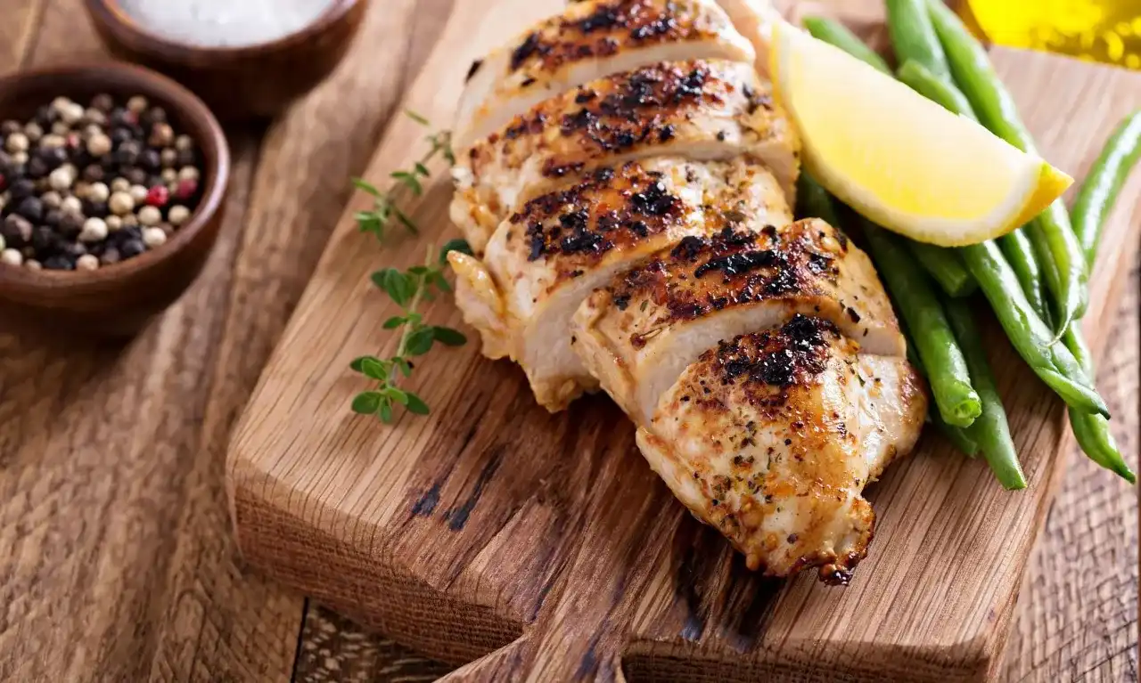 Lekki kurczak: Jak przygotować, by był łatwy do strawienia?