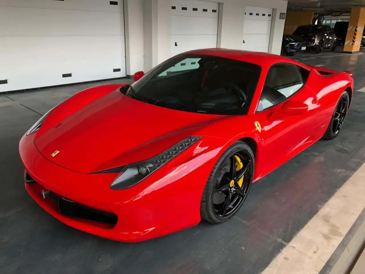 Ile kosztuje wypożyczenie Ferrari? Ceny i tajemnice wynajmu w Polsce
