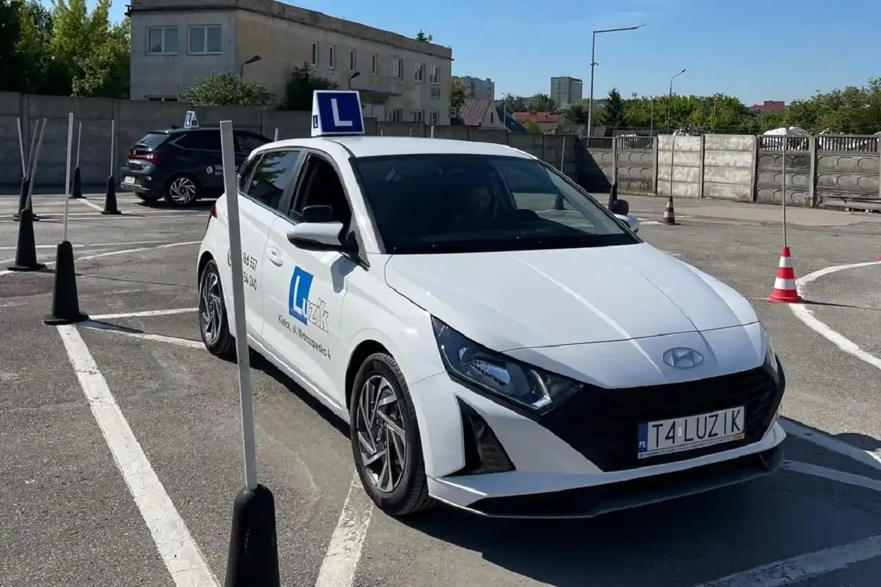 Kiedy wyrobić PKK? Złóż wniosek 3 miesiące przed 18. urodzinami!