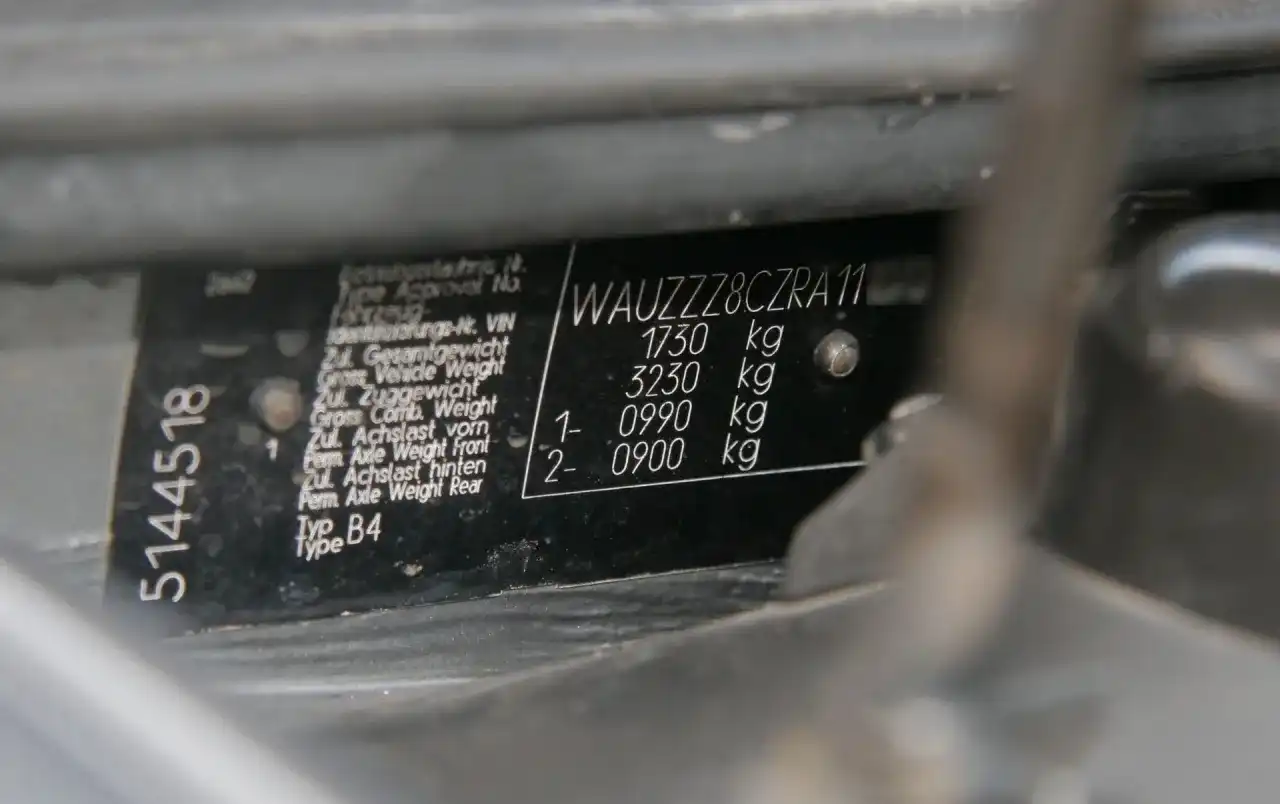 Kod lakieru po VIN: Gdzie szukać idealnego koloru auta?