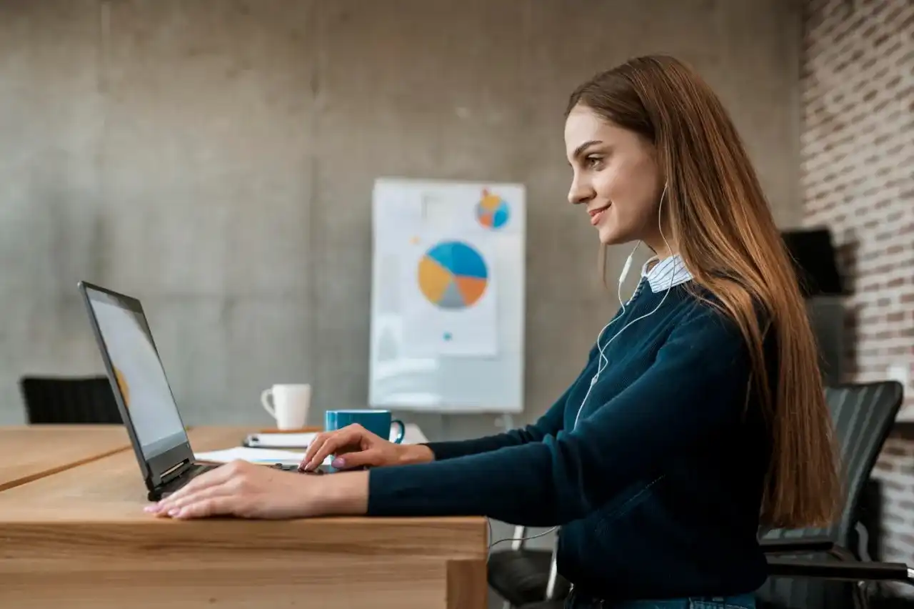 Pierwsza praca bez doświadczenia? Jak je zdobyć i przekonać rekrutera