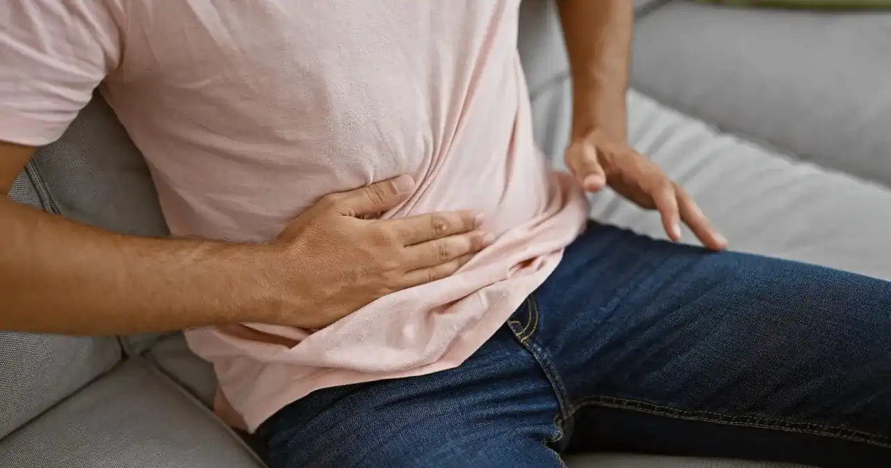 Ból esicy objawy – poznaj niebezpieczne symptomy i ich skutki