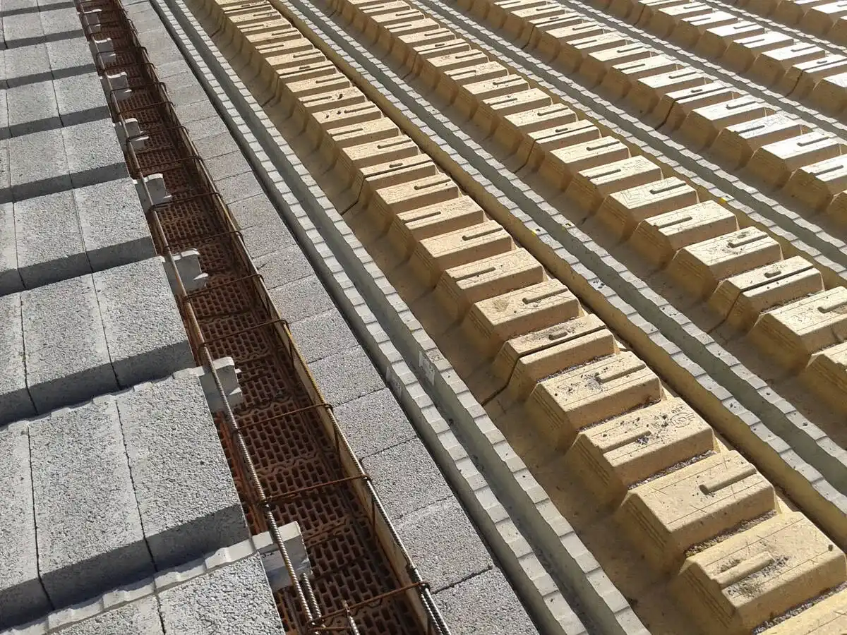 Strop rector czy teriva: Który wybór oszczędzi Twój budżet?