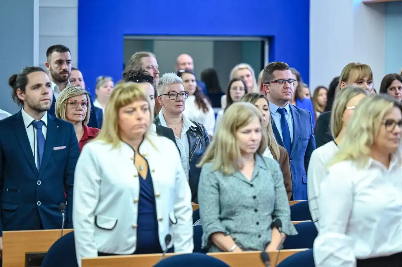Co daje mianowanie? Finanse, stabilność i prestiż nauczyciela