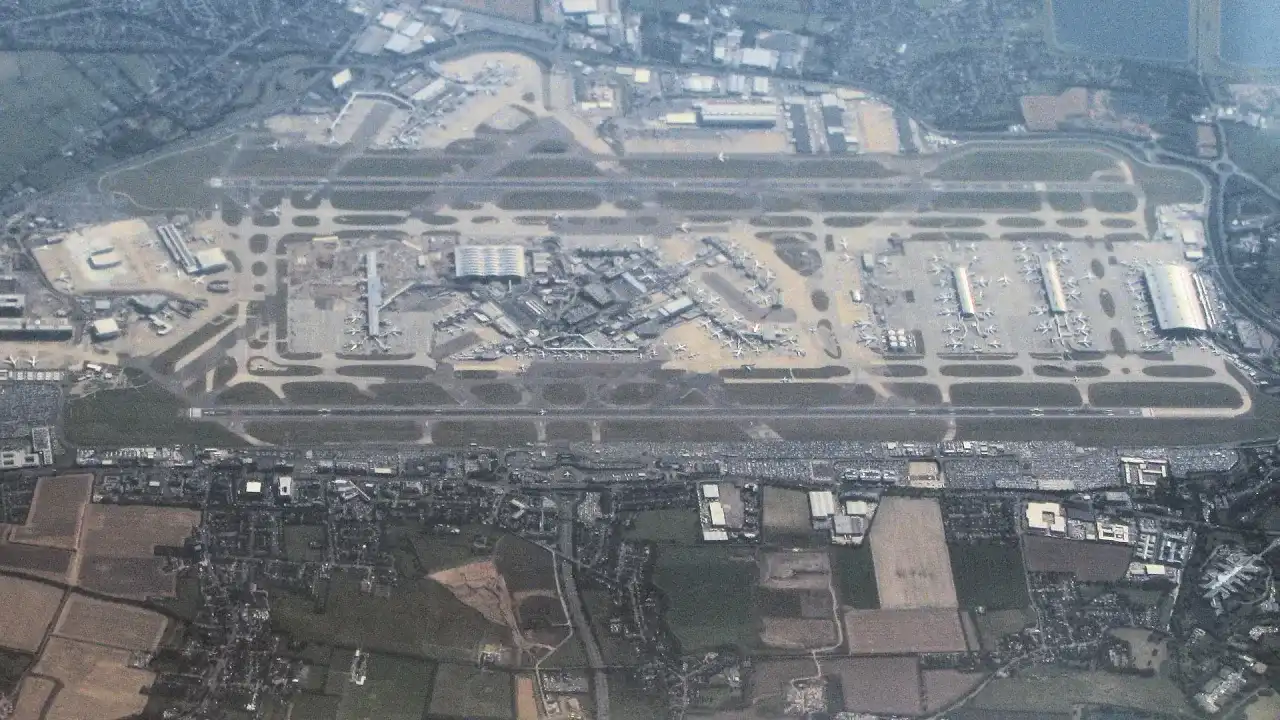 Lotnisko Heathrow: Praktyczny przewodnik po dojeździe i udogodnieniach