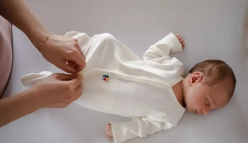 Jak ubrać noworodka w szpitalu, aby zapewnić mu komfort i ciepło