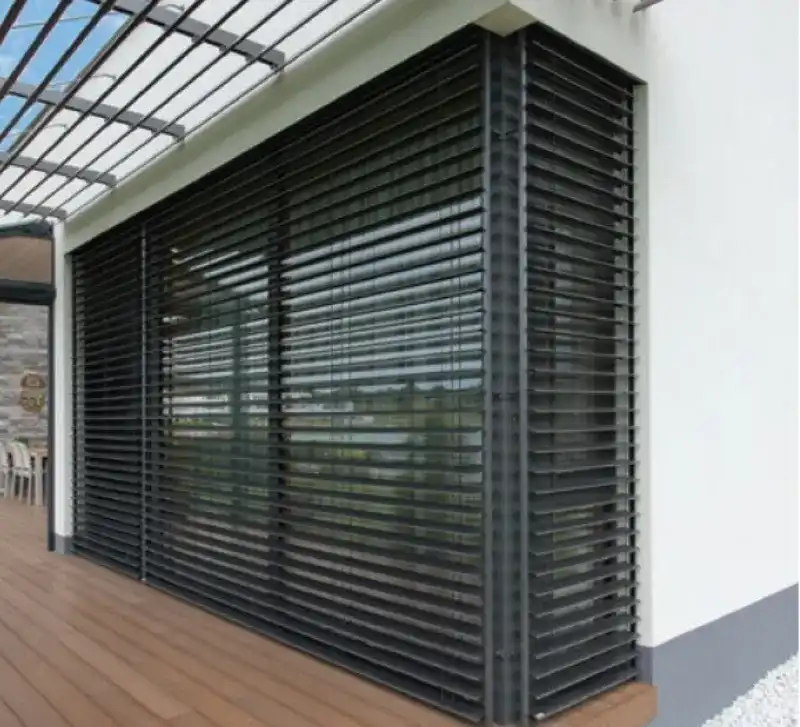 Rolety czy żaluzje zewnętrzne - co wybrać dla lepszej izolacji?