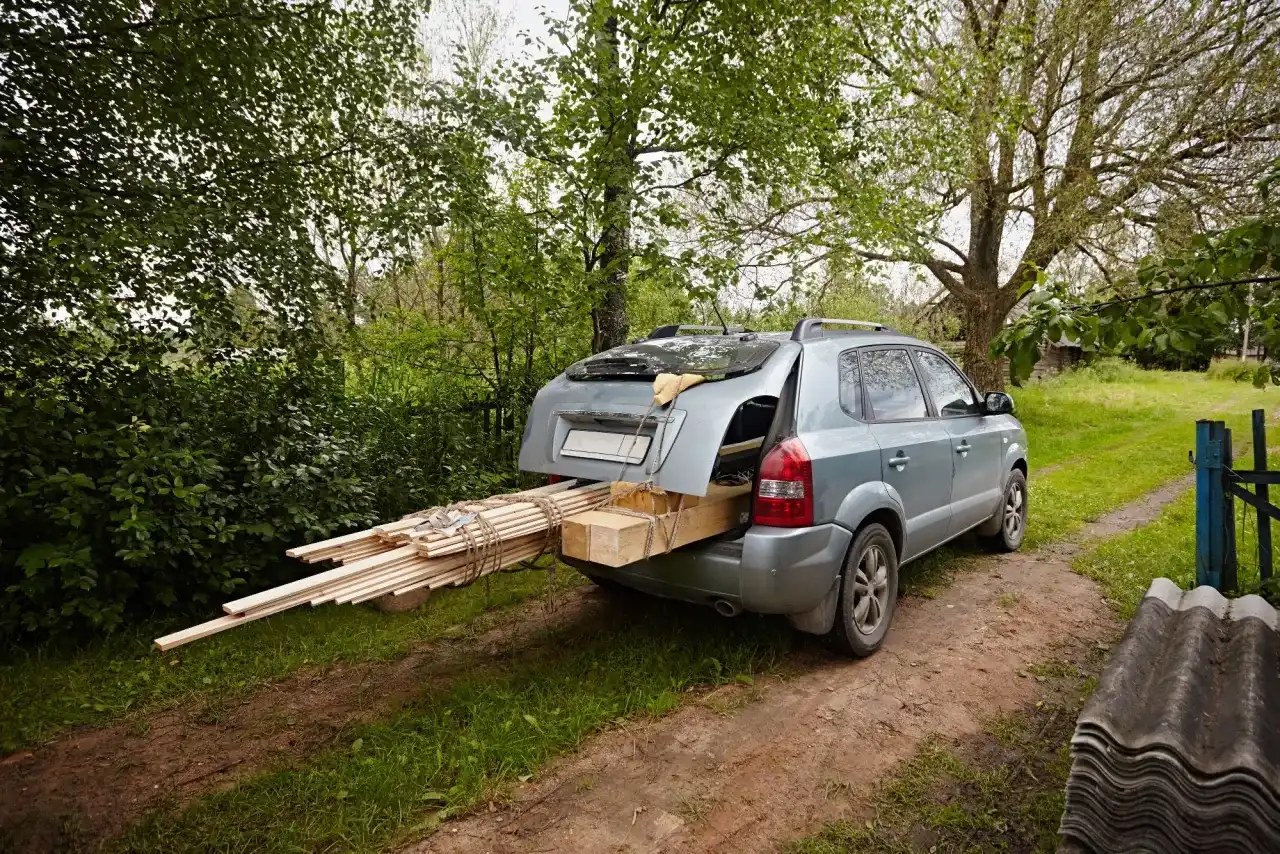 Ładunek wystający z przyczepki: Jak legalnie przewieźć i uniknąć kar?