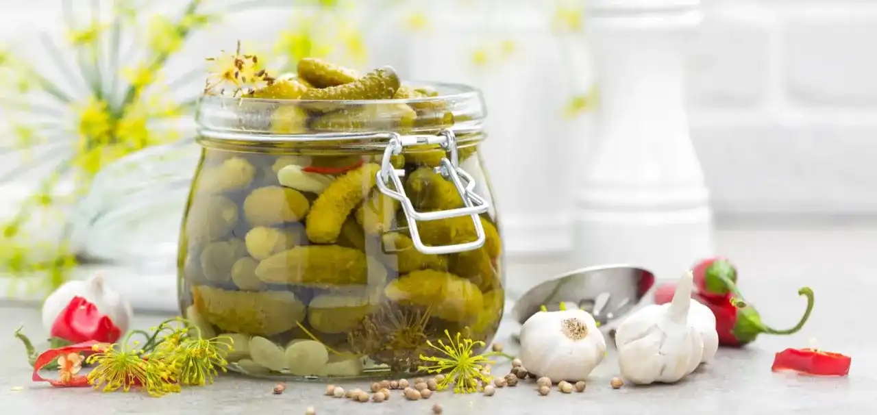 Mrożenie ogórków kiszonych: Zachowaj smak i probiotyki!