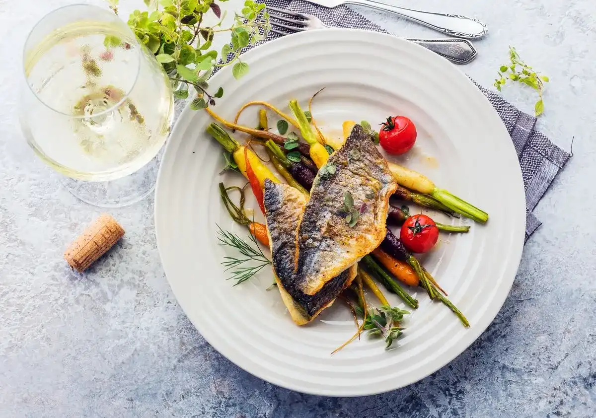 Jakie wino do ryby? Poznaj zasady i obal mity.