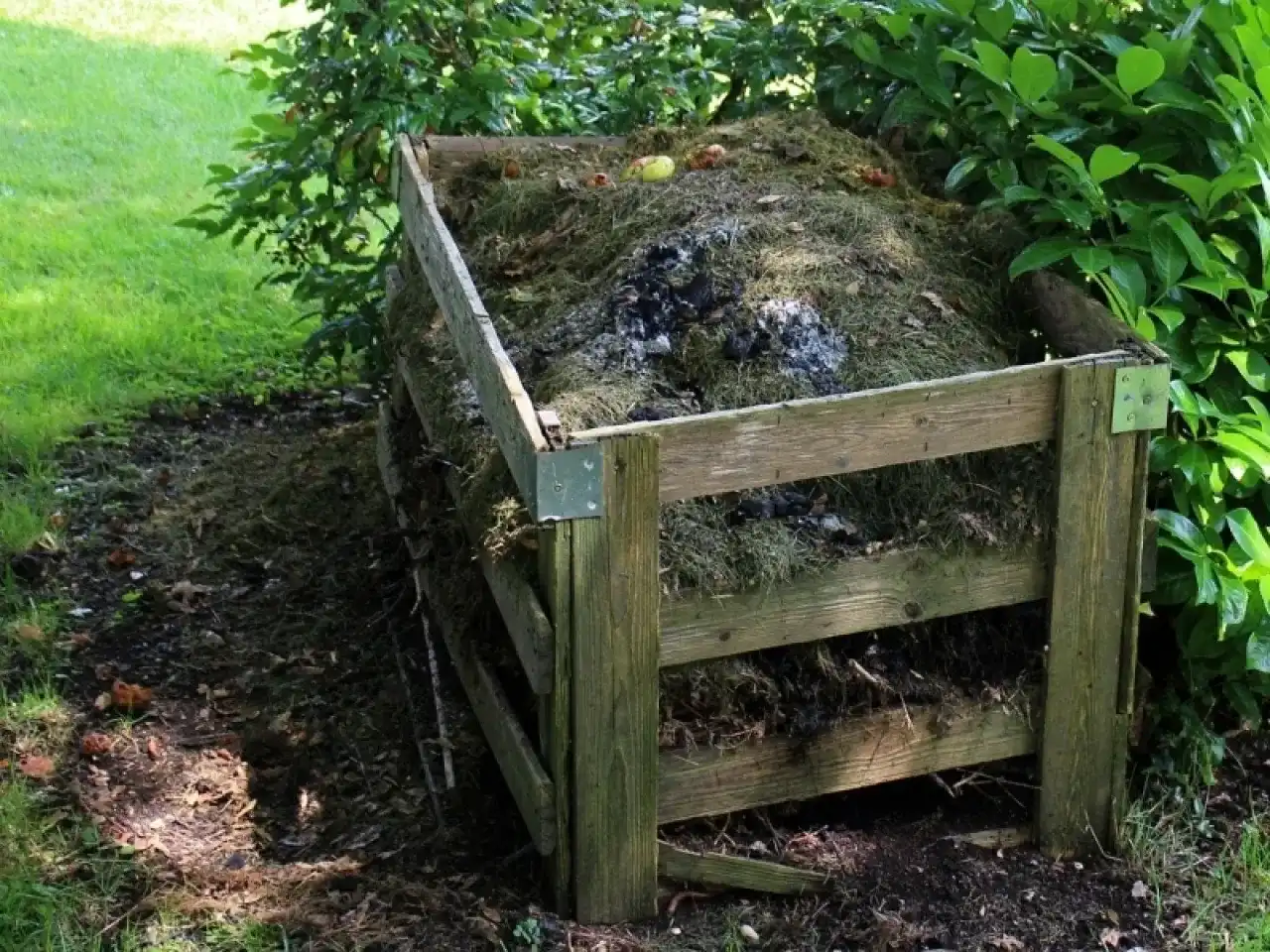 Jak przyspieszyć kompostowanie? Szybki kompost w 3-4 miesiące