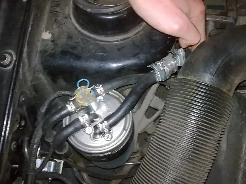 Gdzie zamontować zawór zwrotny paliwa w dieslu, aby uniknąć problemów?