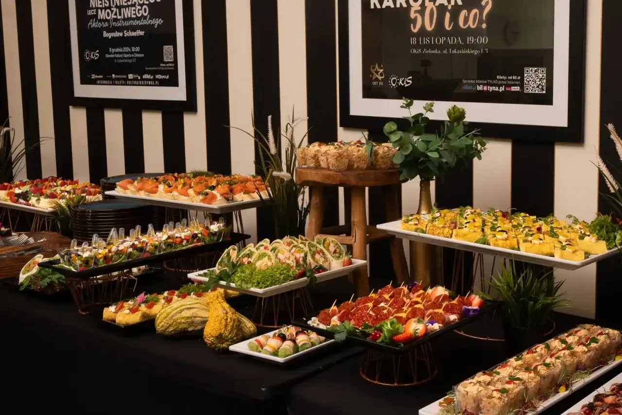 Catering na 100 osób: Ile kosztuje? Sprawdź przewodnik