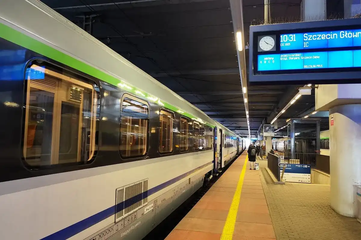 Odległość Poznań-Kraków: Samochód, pociąg, autobus - porównanie