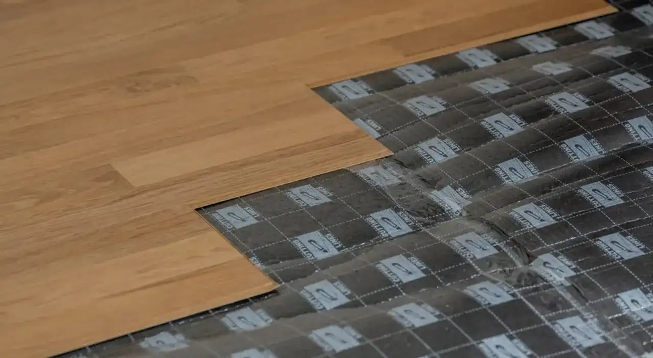 Jak naprawić dziurę w panelach? Prosty poradnik DIY