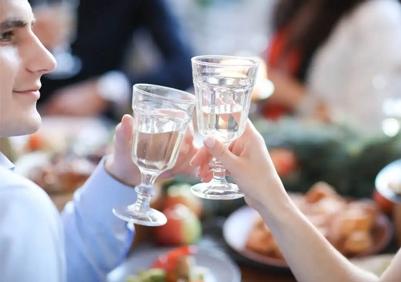 Jak działa catering? Przewodnik krok po kroku do udanej imprezy