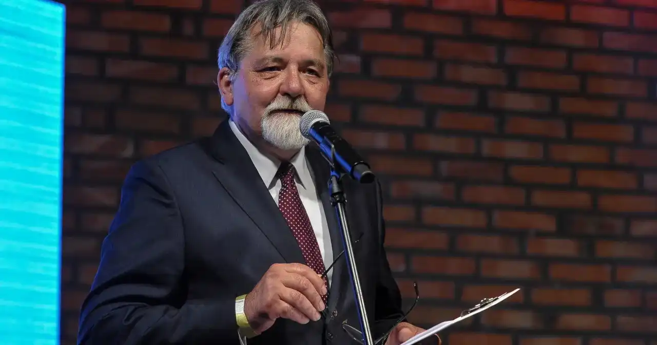 Jacek Tomaszewski: Kim jest tajemniczy imiennik? Biografia i życiorys