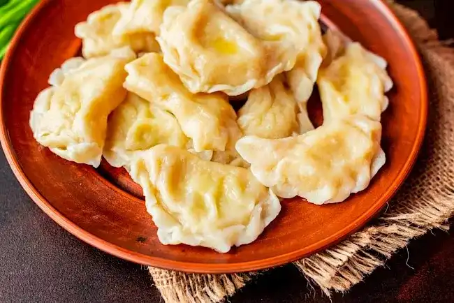 Ile kalorii ma pierogi? Zaskakujące wartości kaloryczne różnych rodzajów