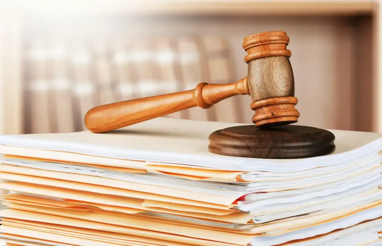 Jak sprawdzić, czy złożono przeciwko Tobie pozew? | Poradnik