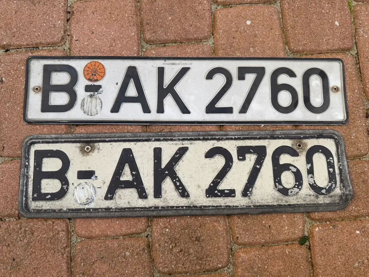 Ile kosztują niemieckie tablice wywozowe? Sprawdź kalkulację!