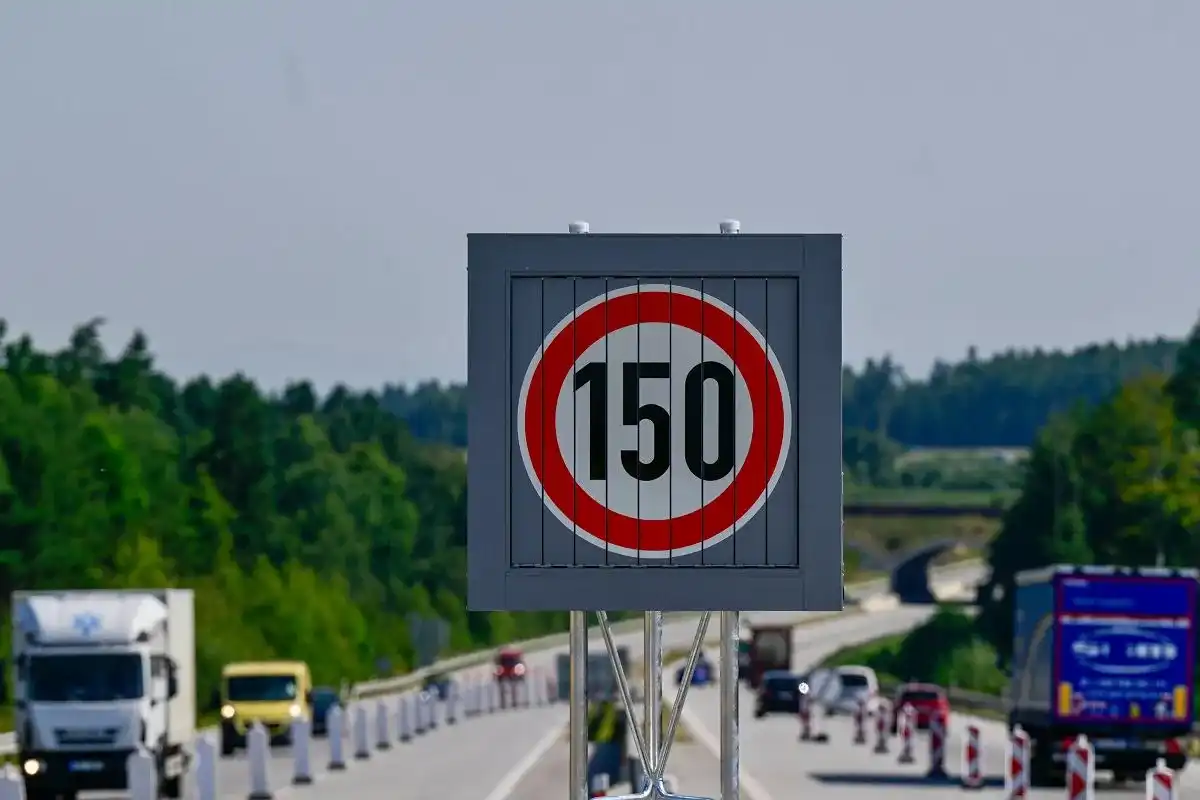 Autostrady Czechy: 130 czy 150 km/h? Nowe limity i mandaty