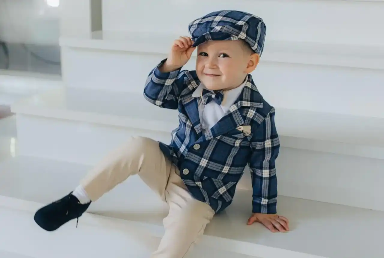 Jak ubrać chłopca na chrzest zimą? Ciepło i elegancja
