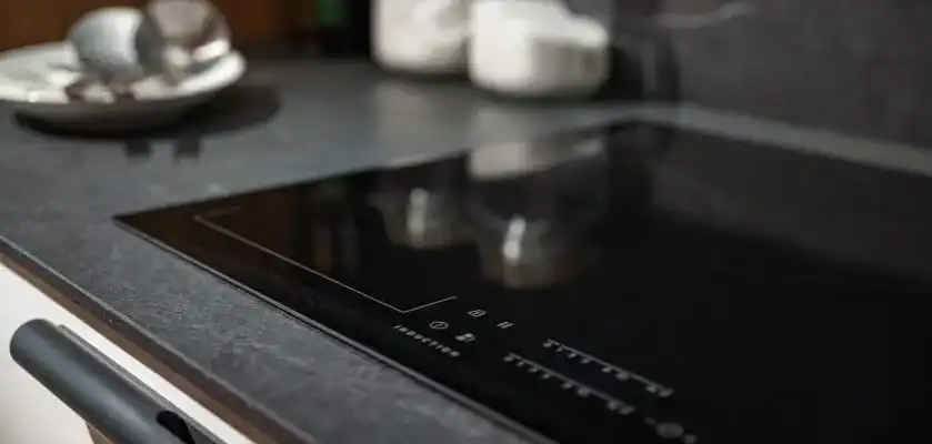 Jaki prąd do kuchni indukcyjnej? Wybierz najlepsze zasilanie dla siebie