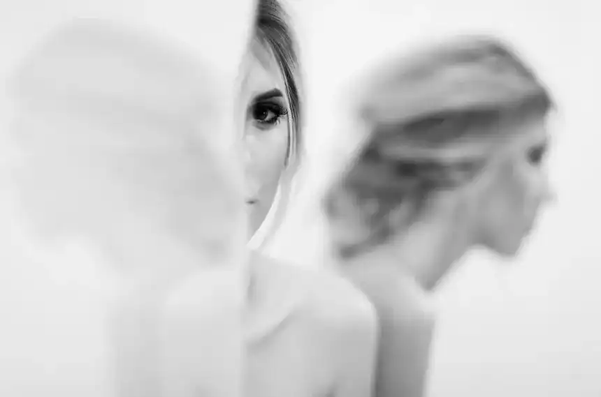 Czy schizofrenia to choroba psychiczna? Odkryj jej objawy i skutki