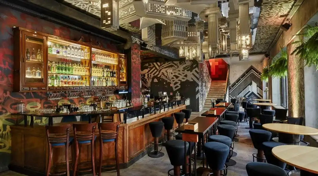 Gdzie na drinka w Warszawie? Odkryj najlepsze bary i koktajle