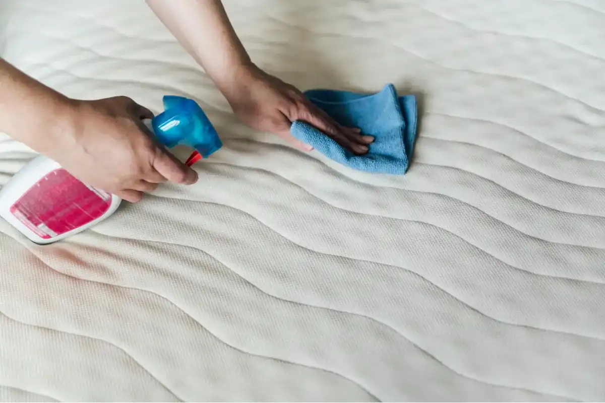 Jak usunąć zapach z materaca? Skuteczne domowe sposoby